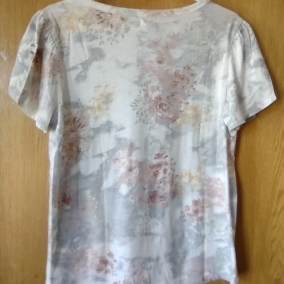 3/$20-Maurices Tulip Sleeve Shirt Size M - Picture 3 of 10